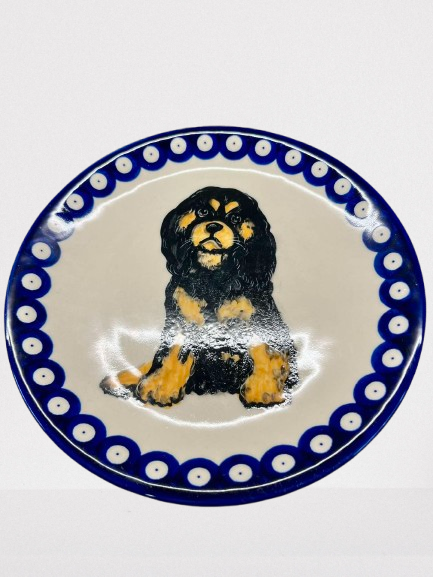 Talerz deserowy z psem Cavalier King Charles Spaniel ceramika Bolesławiec