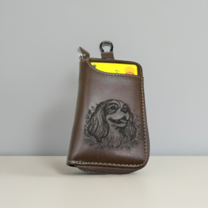 Etui na klucze z grawerem Cavalier King Charles Spaniela – 12,5 × 7,5 cm, 3 kieszonki