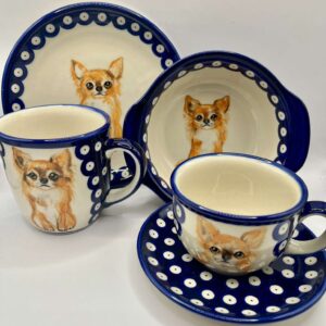 Talerz Bolesławiec z Chihuahua – ręcznie malowana ceramika 18,5 cm