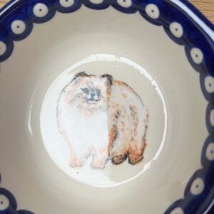 Miska ceramiczna Bolesławiec 420 ml z wizerunkiem Pomeraniana – wersja outletowa