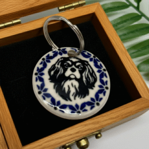 Brelok / Zawieszka do Kluczy z Ceramiki Bolesławieckiej – Cavalier King Charles Spaniel – Ręcznie Malowany / Premium Line