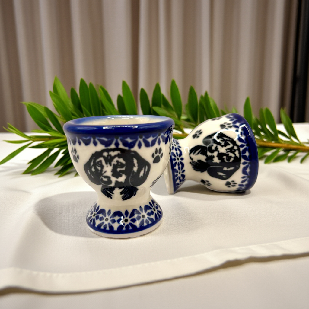 Ceramiczny kieliszek na jajko Bolesławiec z wizerunkiem jamnika