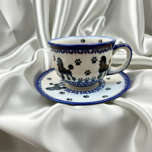 Filiżanka ze spodkiem ceramiczna Bolesławiec – Pudel, ręcznie malowana – wersja outletowa