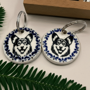 Brelok / Zawieszka do Kluczy z Ceramiki Bolesławieckiej – Welsh Corgi – Ręcznie Malowany / Premium Line